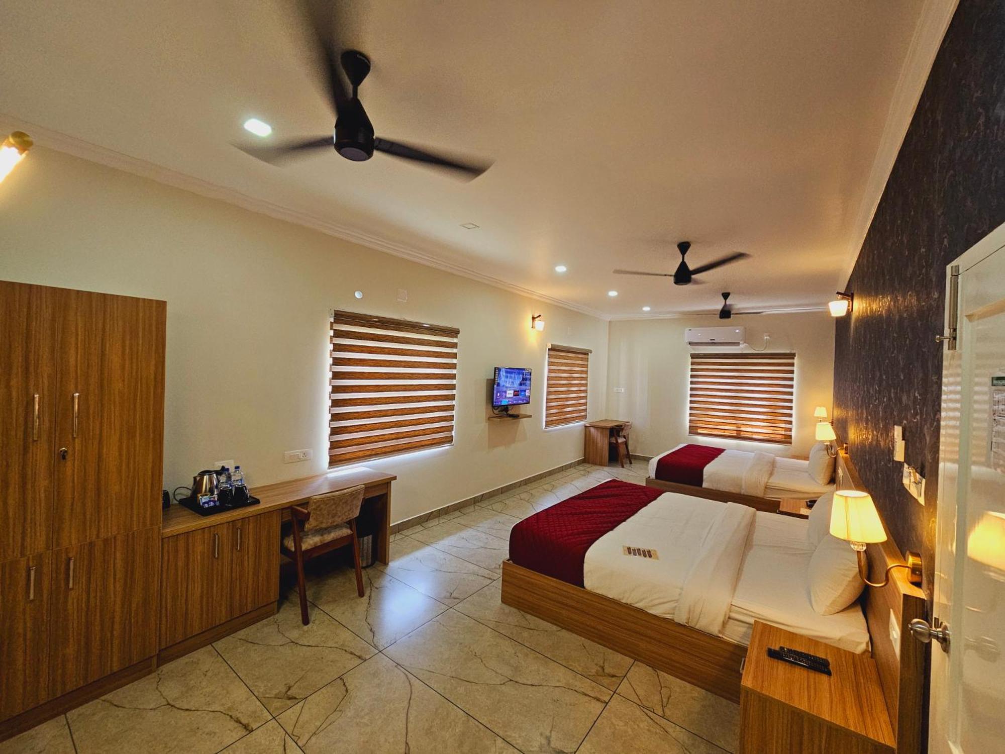 Esaa Airport Hotel Kochi Exterior foto